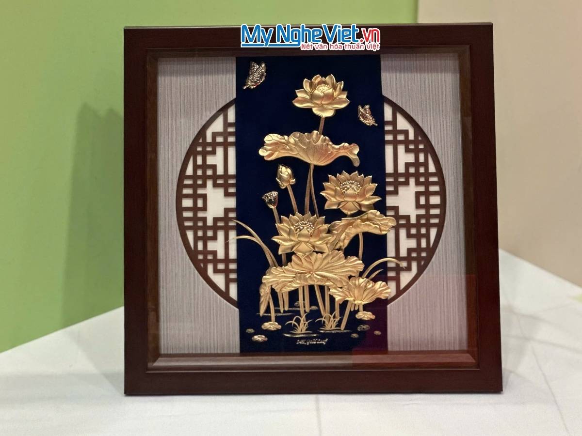 Tranh dát vàng hoa sen - Mạ vàng 24K TD33