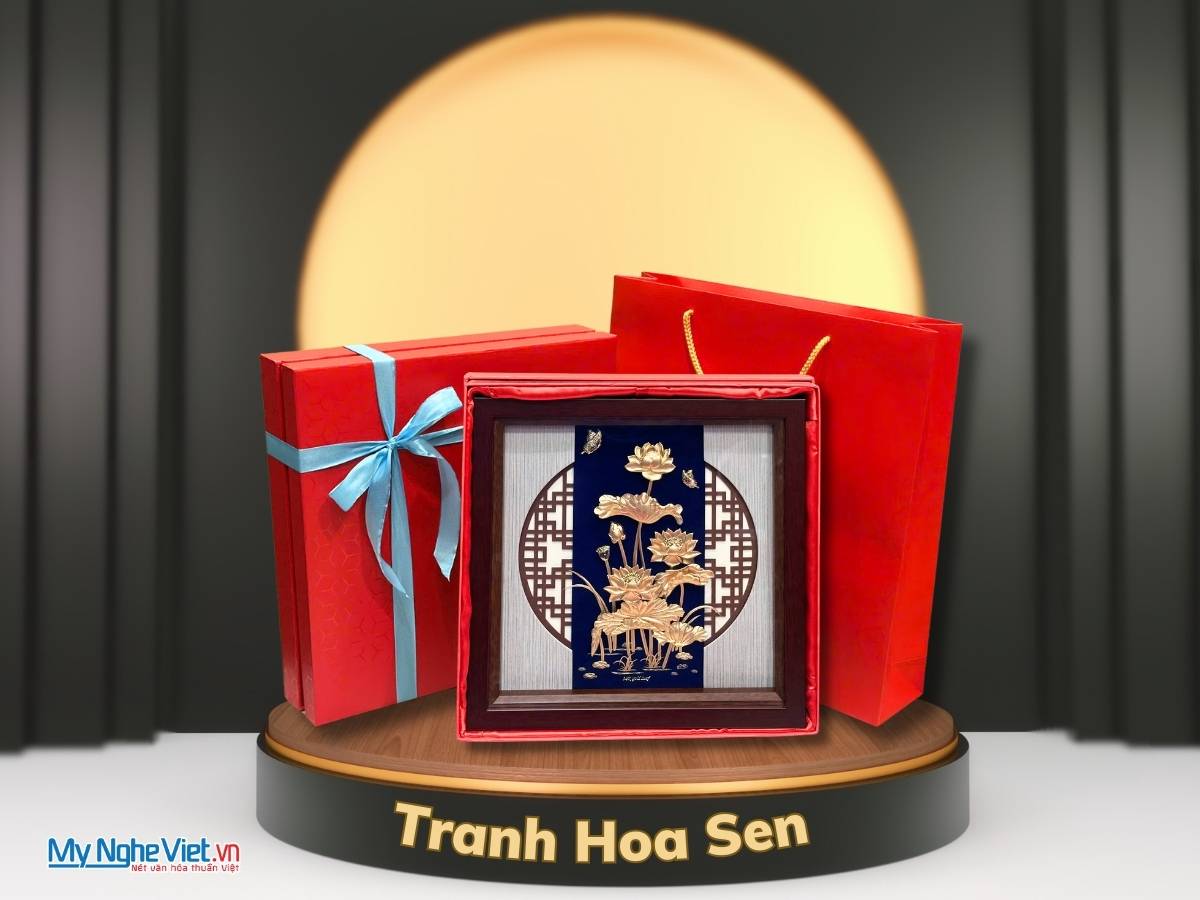 Tranh dát vàng hoa sen - Mạ vàng 24K TD33