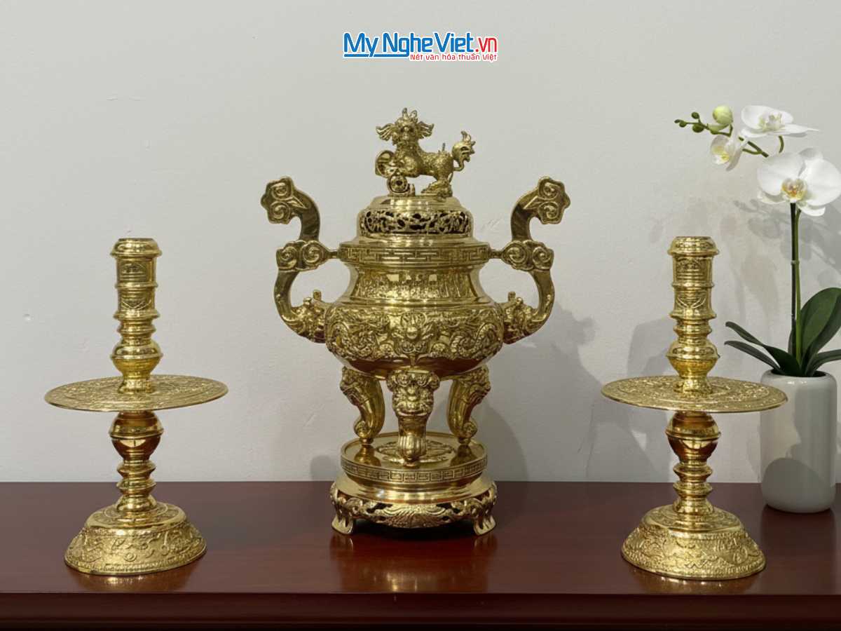 Bộ Tam Sự đồng vàng ( Đỉnh Đồng H55 + Chân Nến )