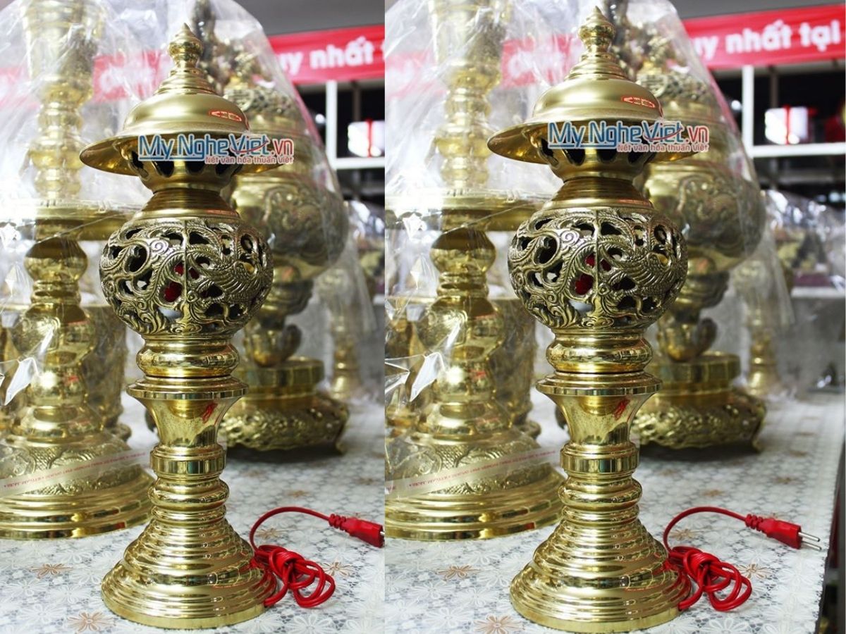 Bộ Chân Đèn Điện Thờ Cúng Bằng Đồng Vàng Đậm Cao 45cm MNV-DD18/43