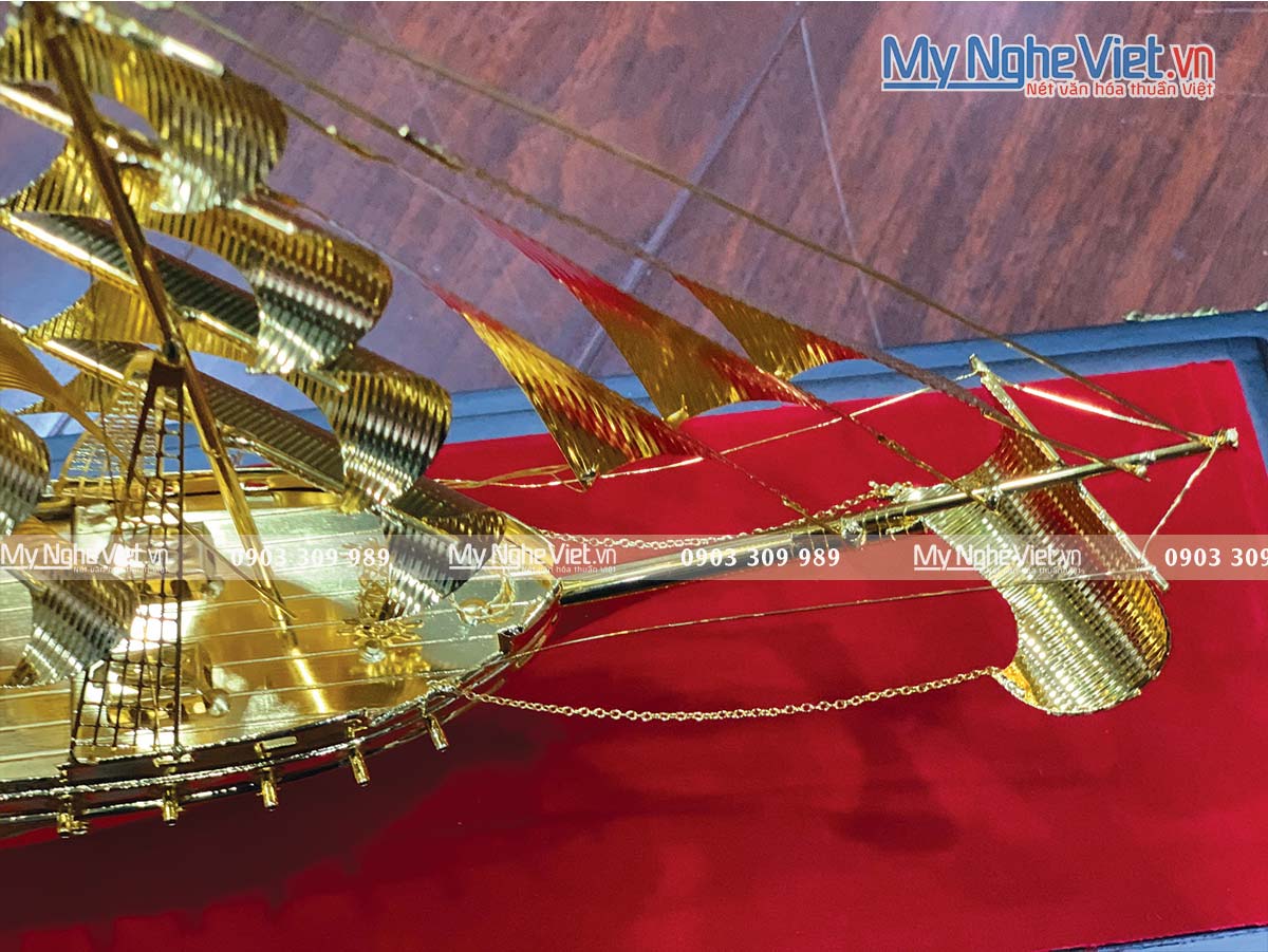 Mô Hình Thuyền Dát Vàng 24K DDTB026/1
