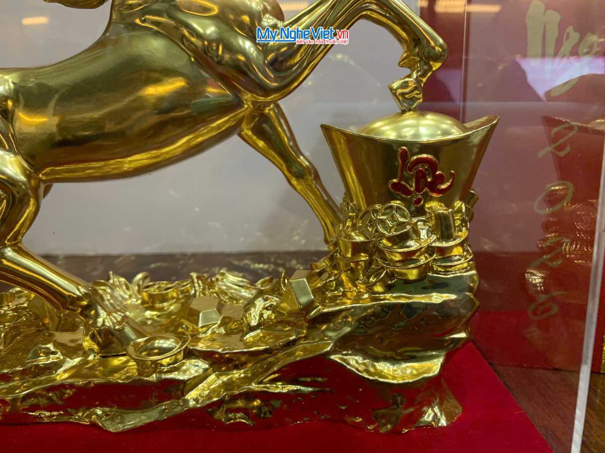 Tượng Ngựa Mạ Vàng 24k Mã Đáo Thành Công cao 30cm