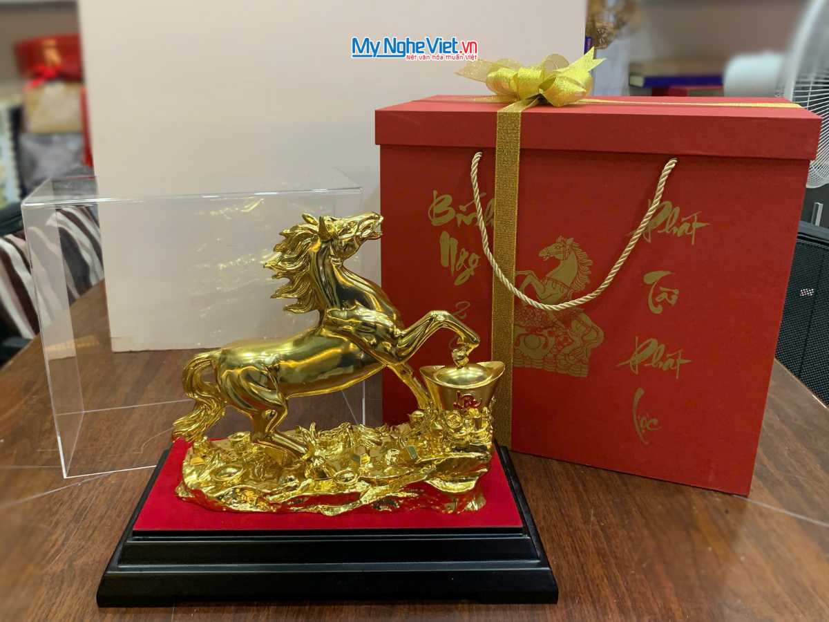 Tượng Ngựa Mạ Vàng 24k Mã Đáo Thành Công cao 30cm